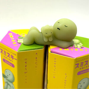 Authentic Smiski Sunbathing Mini Figure from Sunday Series - NEW